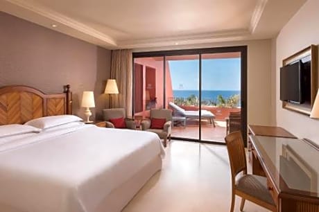 Premium Terrace, Guest room, 1 King, Sea view, High floor