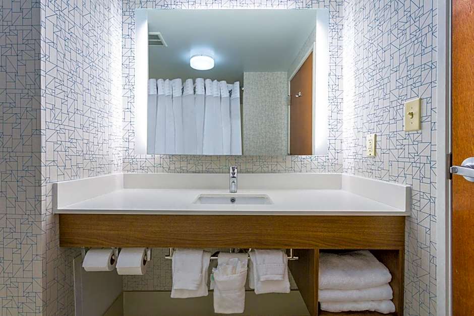 Holiday Inn Express and Suites - Petersburg - Fort Lee by IHG