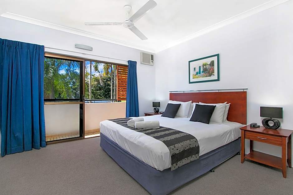 Cairns City Palms