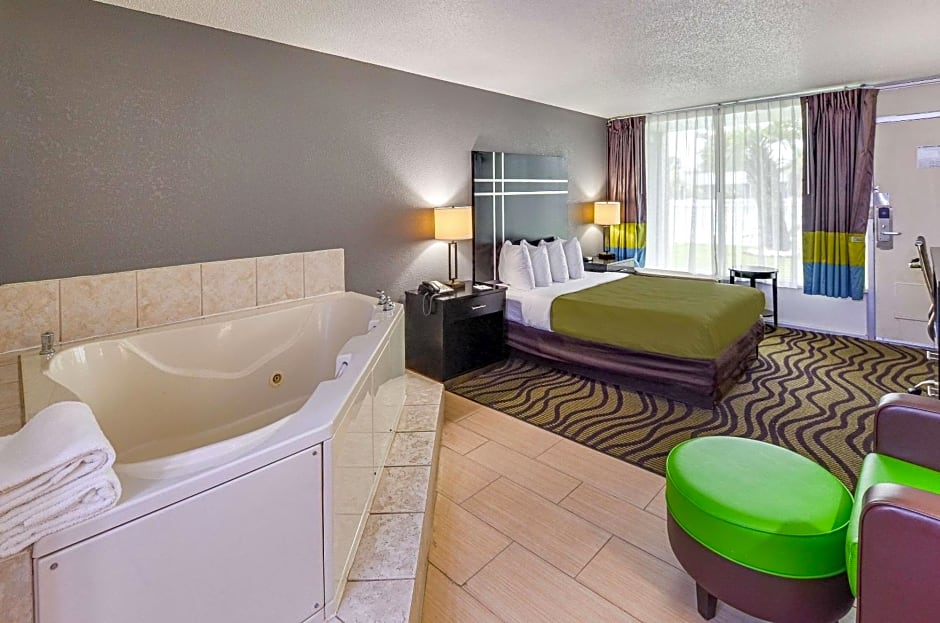 Quality Inn & Suites Hardeeville - Savannah North - Renovated with Hot Breakfast Included