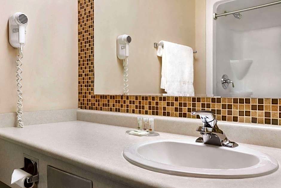 Days Inn by Wyndham Leamington