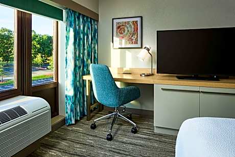 Queen Room with Two Queen Beds - Hearing Access