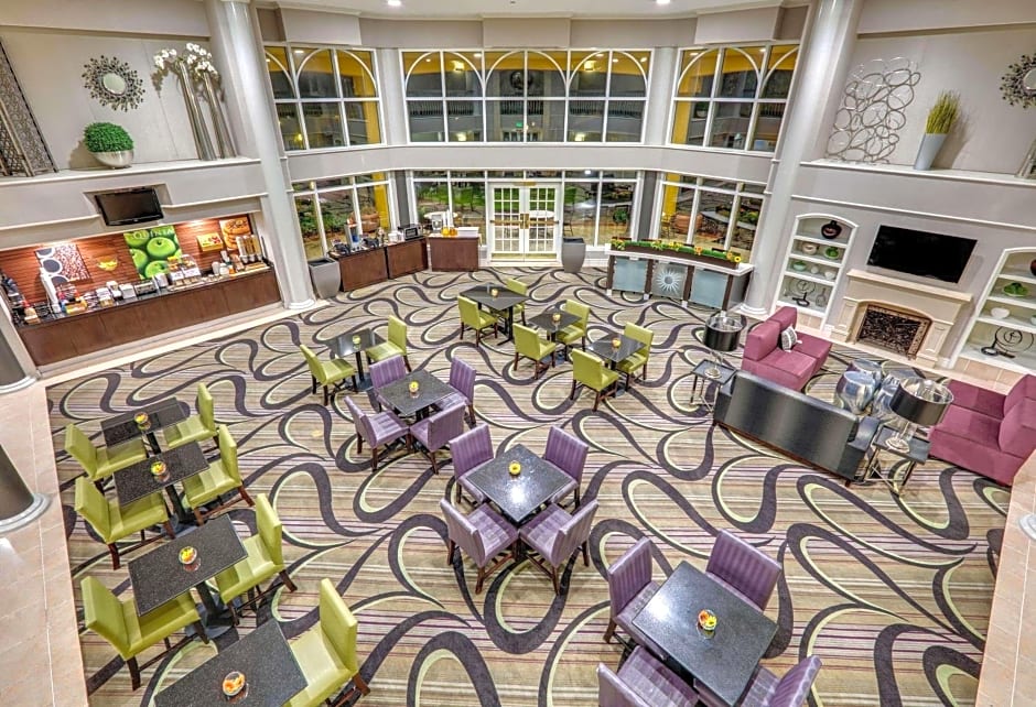 La Quinta Inn & Suites by Wyndham Dallas Addison Galleria