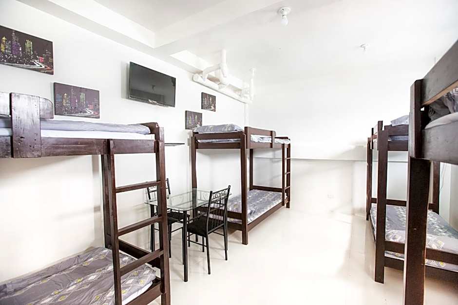 Foto 1 di 4 di Bunk Bed in Mixed Dormitory Room