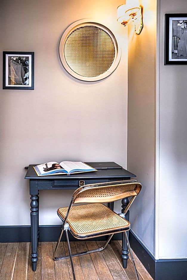 La Femme d'à Côté