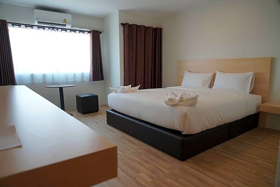 The charlotte smart hotel lopburi