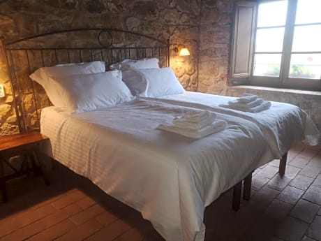 Apartment with Mountain View