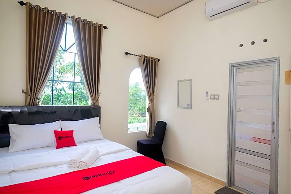 RedDoorz near Terminal Bus Purwokerto