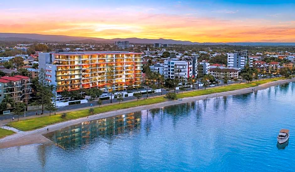 Silvershore Apartments on the Broadwater