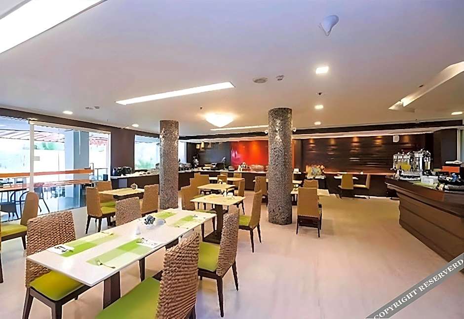 Lohas Residences Sukhumvit (SHA Plus)