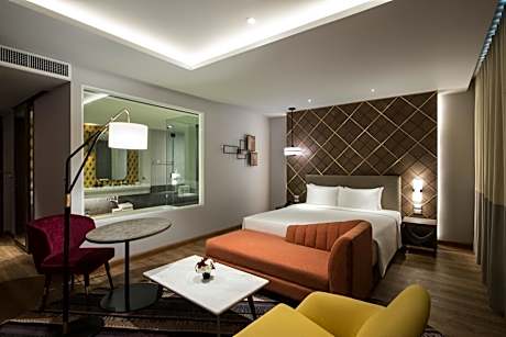 Deluxe King Suite with City View