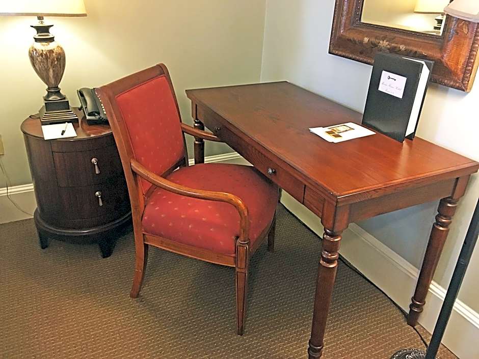 Morris House Hotel - Bed And Breakfast