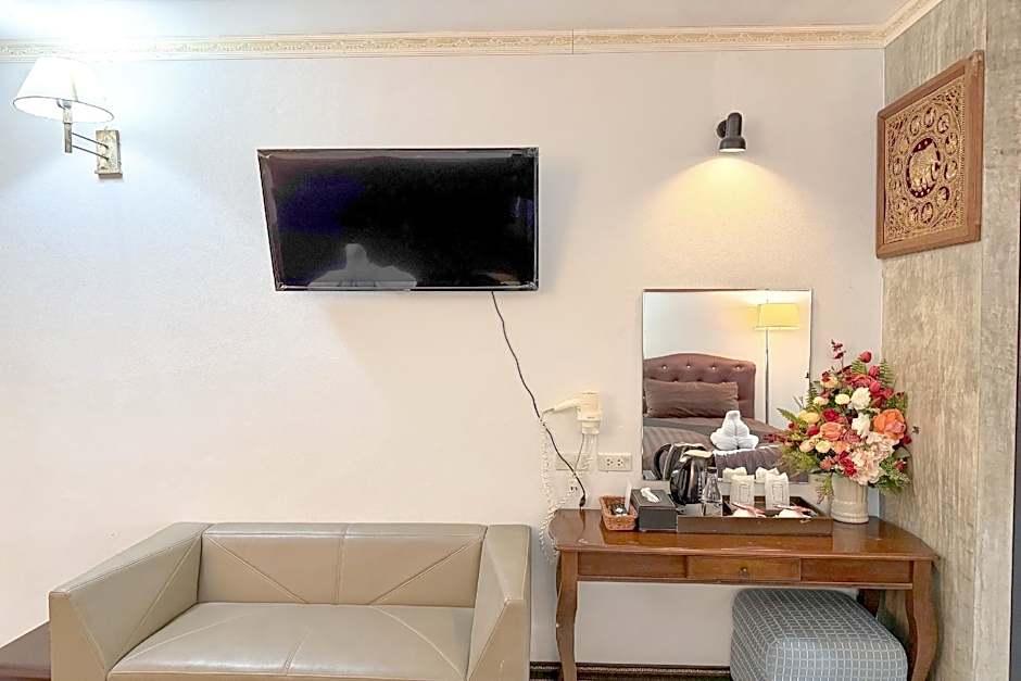 Chiangmai Lanna & Modern Loft Hotel