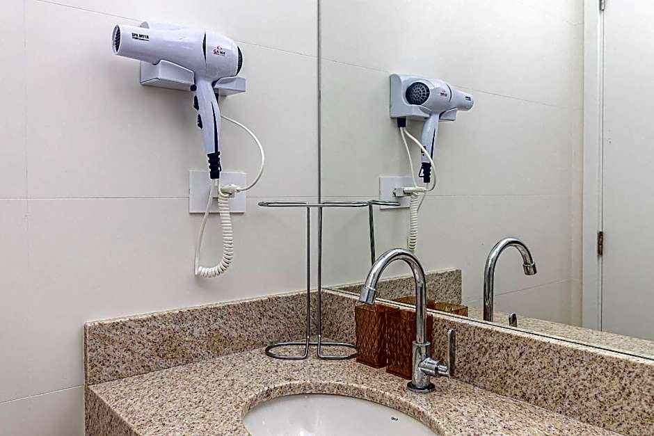 Apartamentos a Beira Mar, Aconchegantes e Modernos, a 3 Minutos da Praia com Ar Condicionado, Sacada Gourmet, Garagem e Portaria 24h