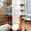 Brit Hotel Confort Pau Lons