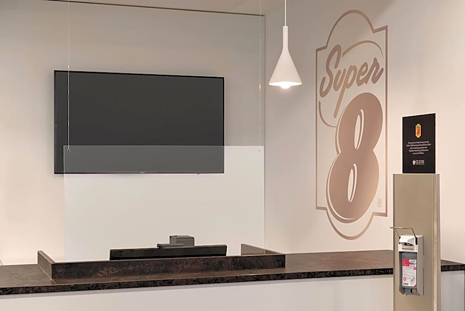 Super 8 by Wyndham Augsburg
