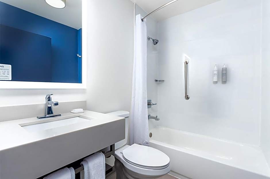 Spark by Hilton Clarion