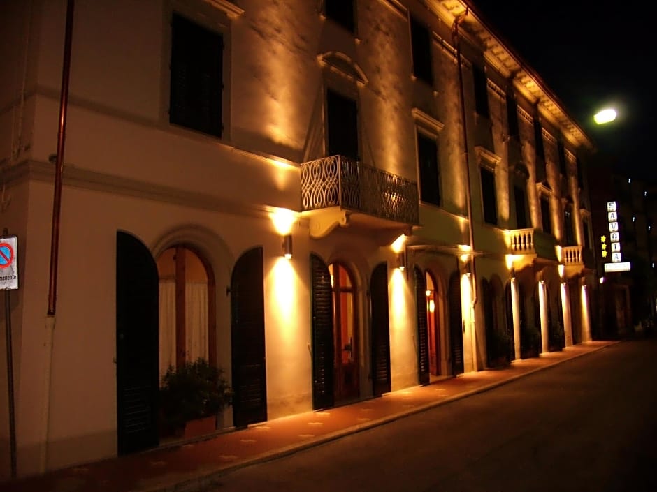 Hotel Savoia & Campana