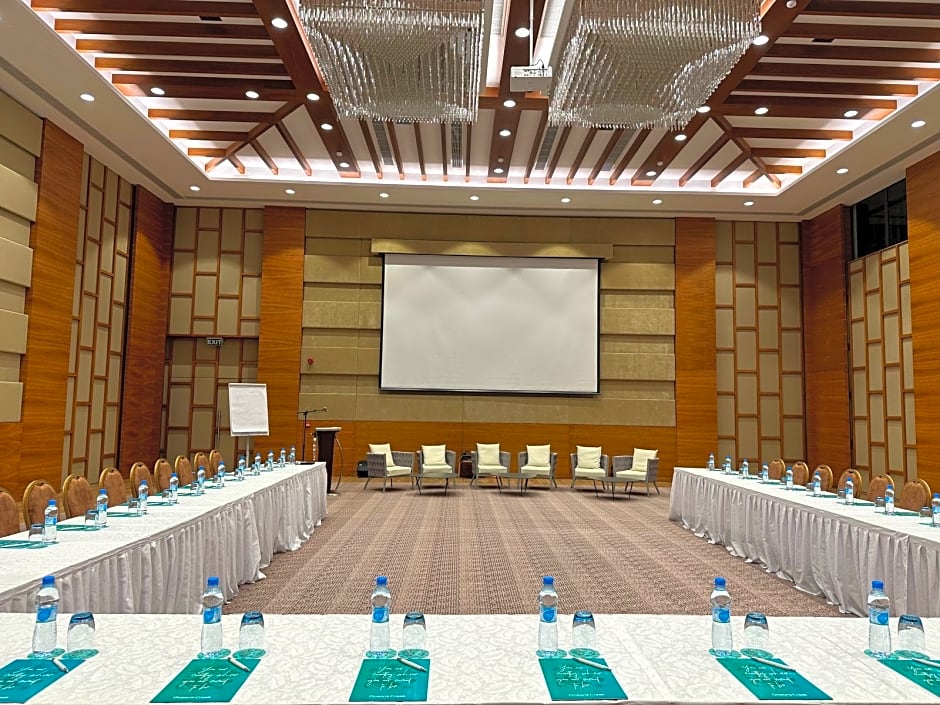 Ocean's Creek Beach Hotel