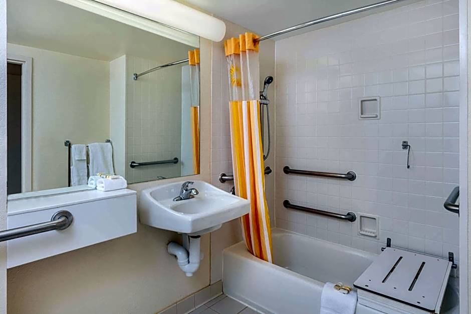 La Quinta Inn & Suites by Wyndham Garden City