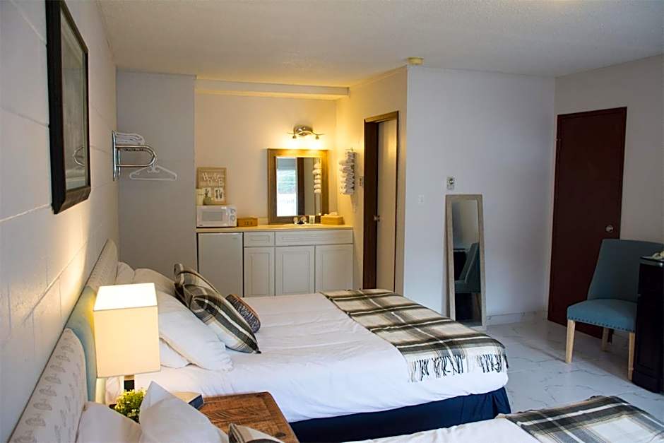 Christina Lake Motel and RV Park