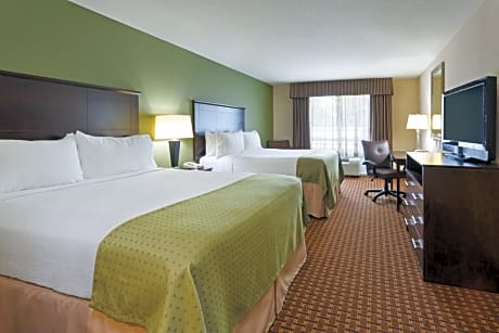 Queen Room with Two Queen Beds - Disability Access with Bath Tub