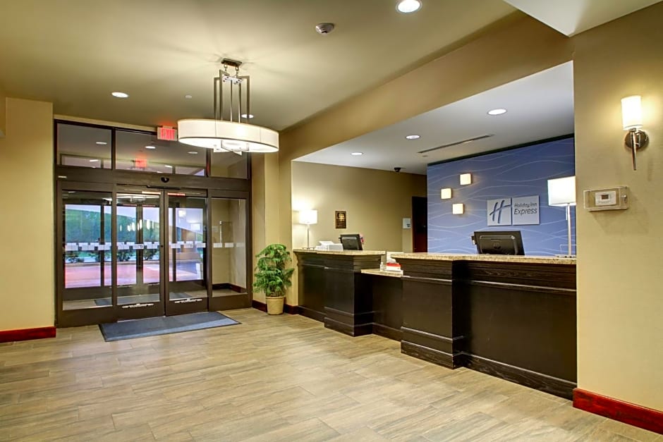 Holiday Inn Express and Suites Natchez South