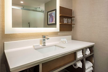 1 King Bed Small Room Limited View