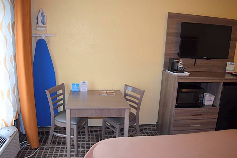 Days Inn by Wyndham Cadillac