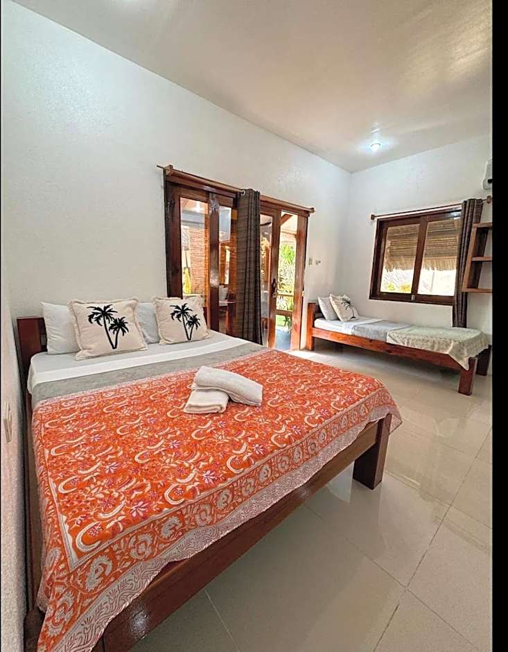 Casa De Loren Family Room