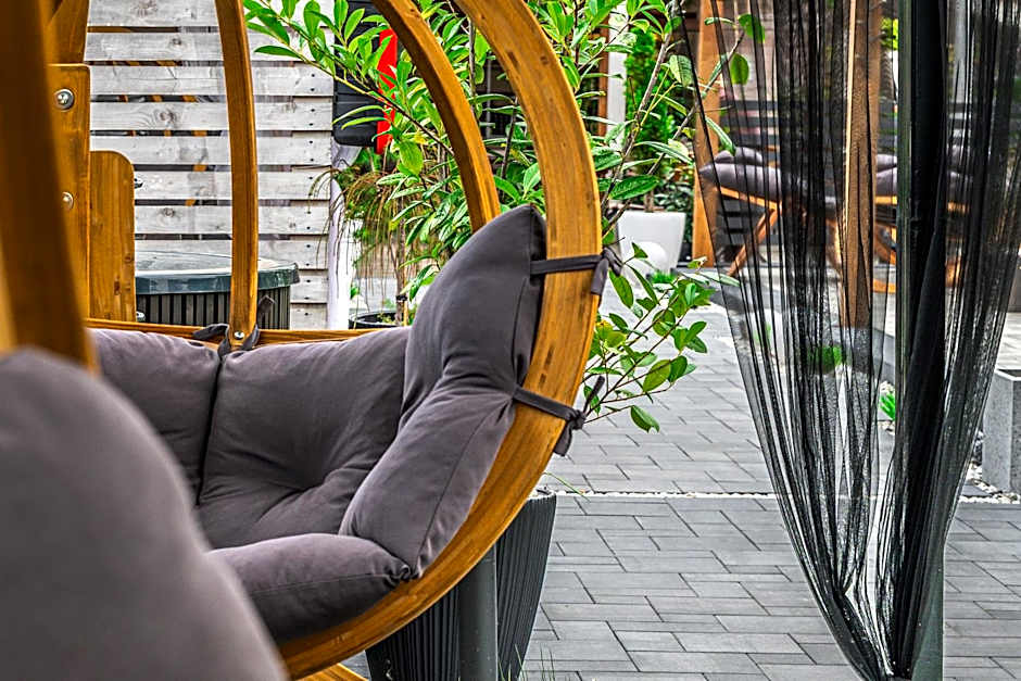 Old Tree Village & Restaurant