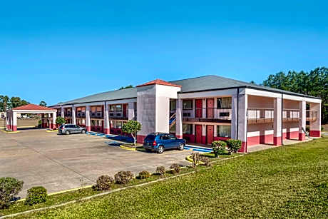 Econo Lodge Inn & Suites Forest