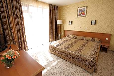 One-Bedroom Suite with Balcony - All Inclusive