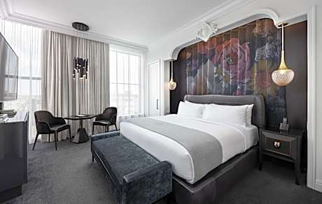 Corner King Suite
