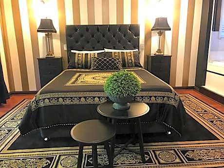 Queen Suite with Spa Bath