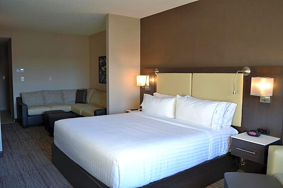 Holiday Inn Express & Suites Cold Lake By IHG