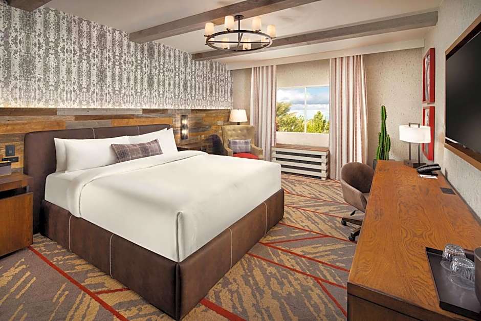 Photo 1 of 6 of 1 King Bed Lodge