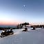 Stroll to Slopes, Village Area, Ski in-out MtLodge 294