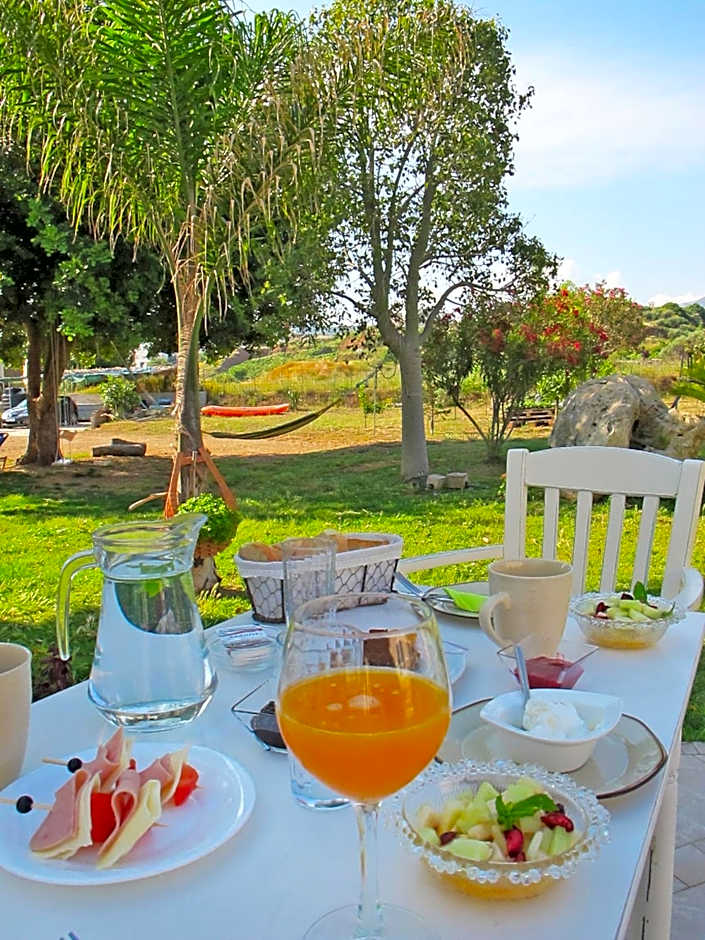 Arodamos Studios & Apts