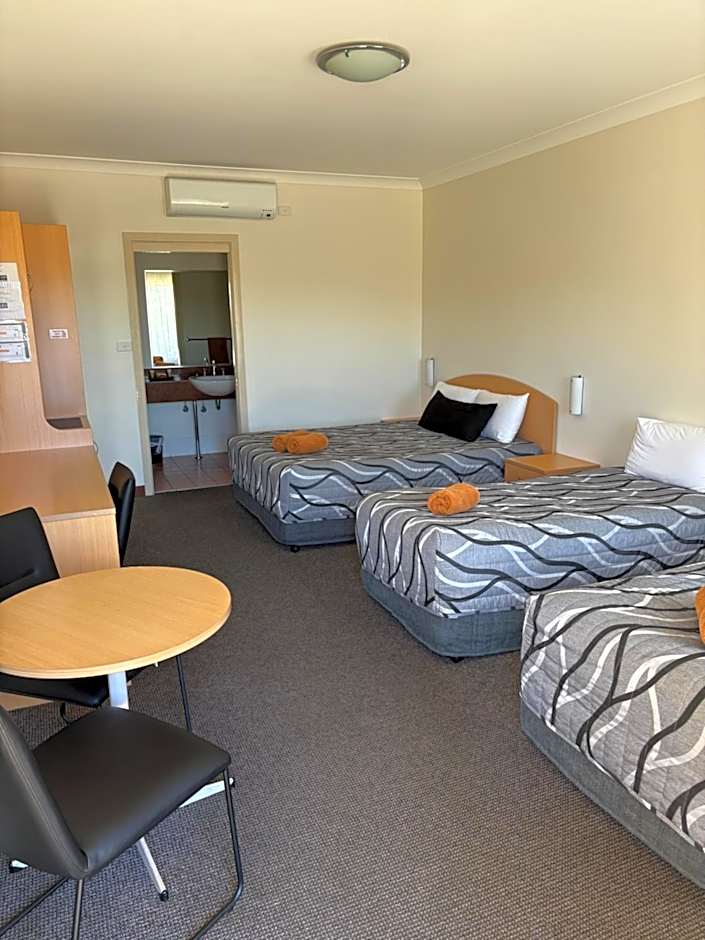 Golden Guitar Motor Inn