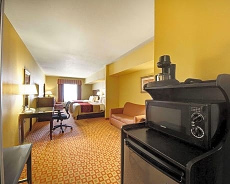 2 Queen Beds, Suite, Nonsmoking