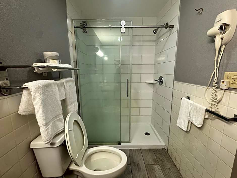 Super 8 by Wyndham Laurel