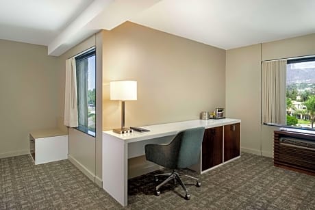 2 Queen Bed-Larger Room-Nonsmoking