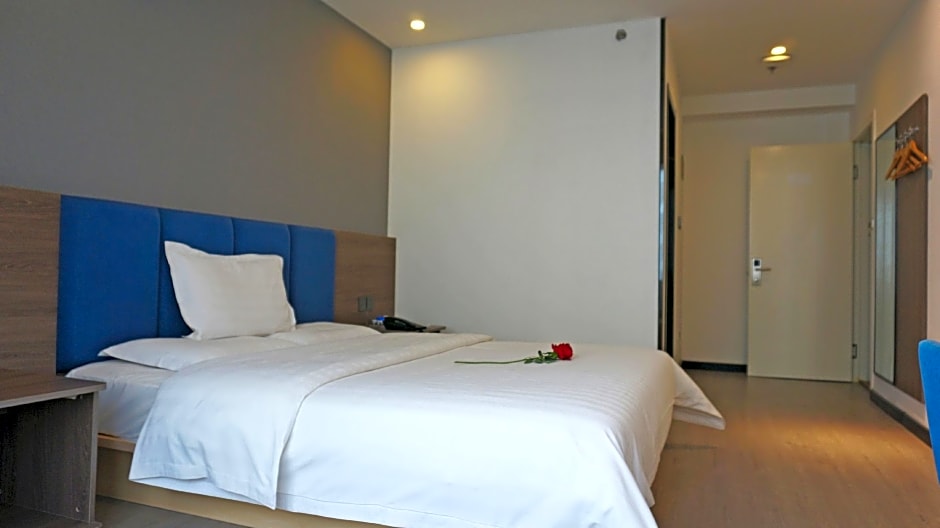 7 Days Premium Changchun Renmin NorthEast Normal University Pingquan Road