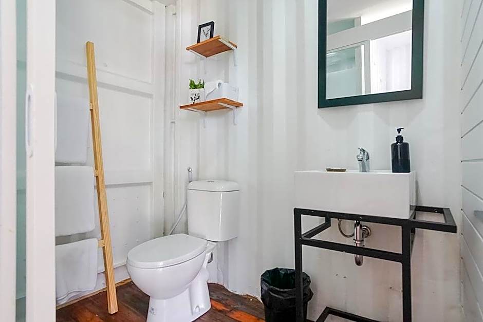 Container Smart Stay (CSS)