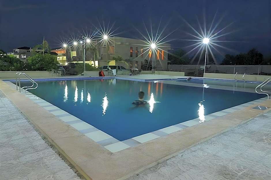 Island Tropic Hotel and Restaurant