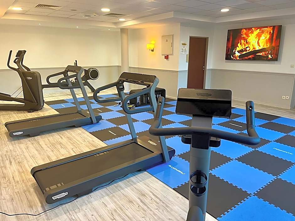 CAMPANILE VAL DE France