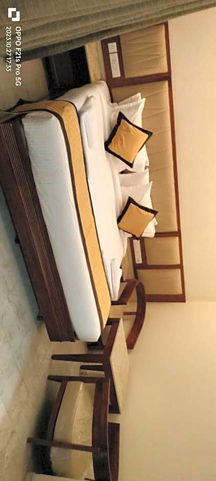 Hotel Saratharajans