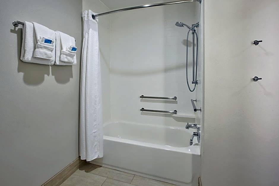 Holiday Inn Express & Suites Parkersburg East By IHG