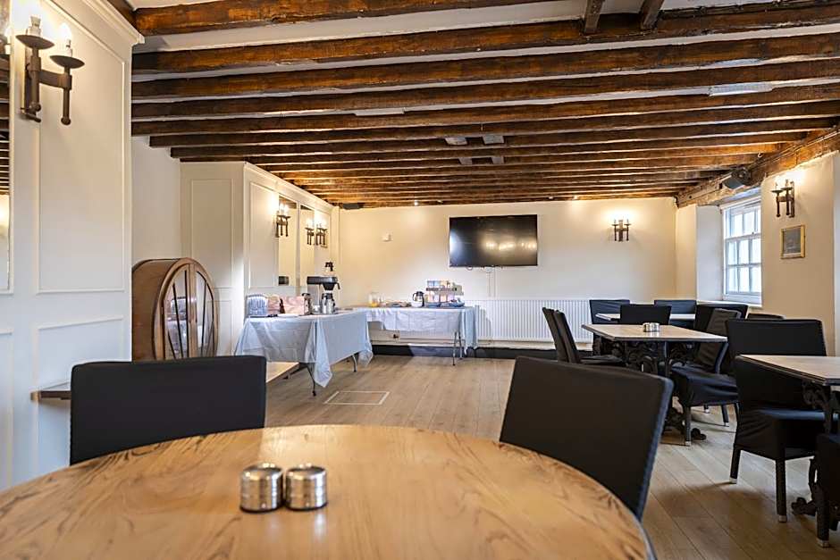 The Cromwell Arms Inn